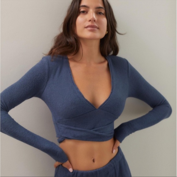 Out From Under Edith Fleece Wrap Top Blue Sweater Knit Size Large Navy Blue UO - Picture 2 of 6